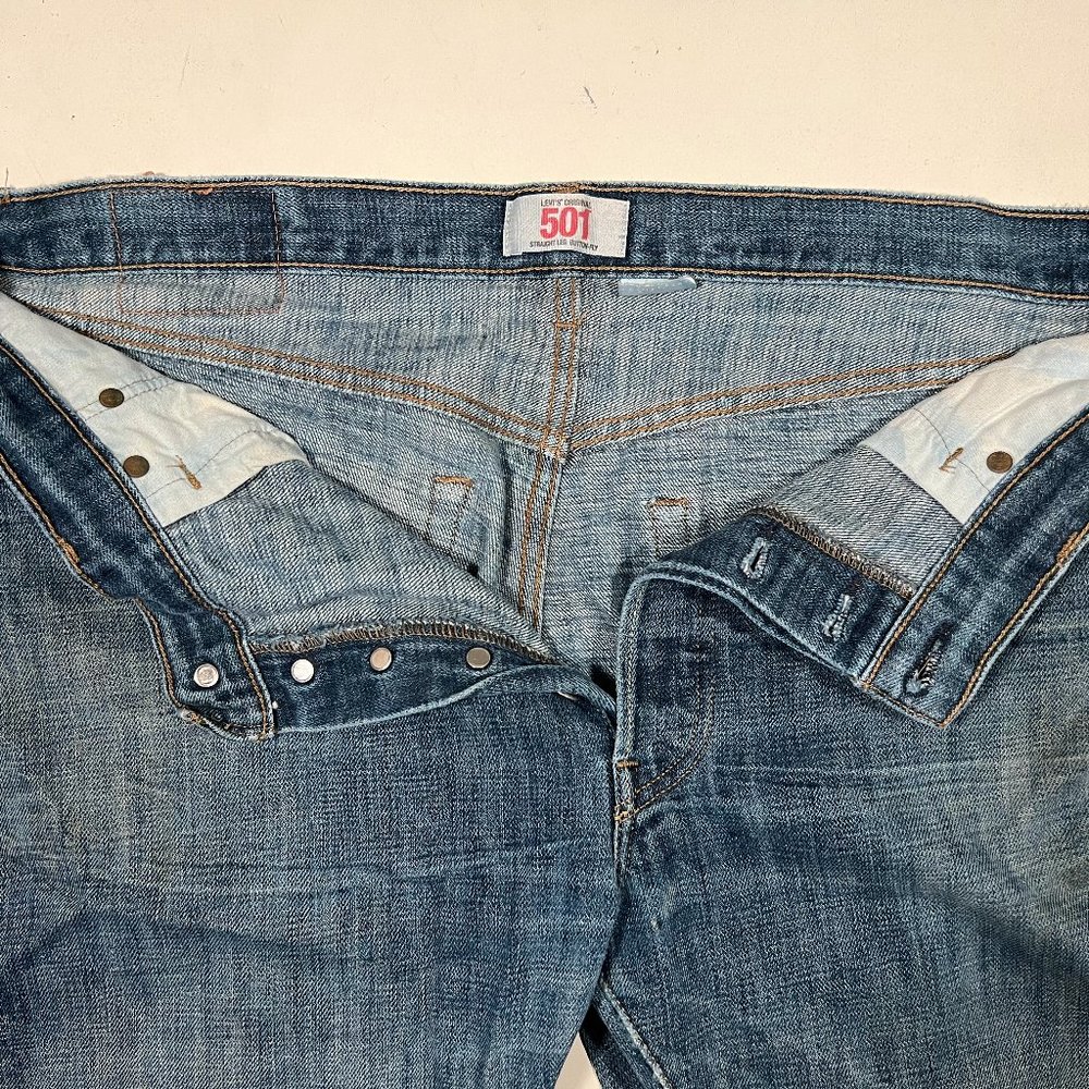 Levi's 501 straight leg button fly